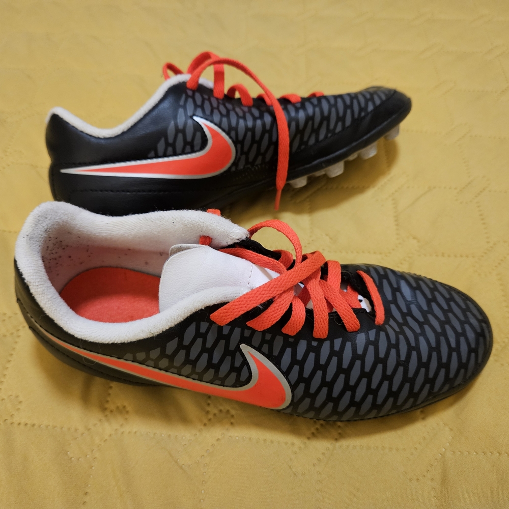 Nike Kids' Black & Orange Soccer Cleats